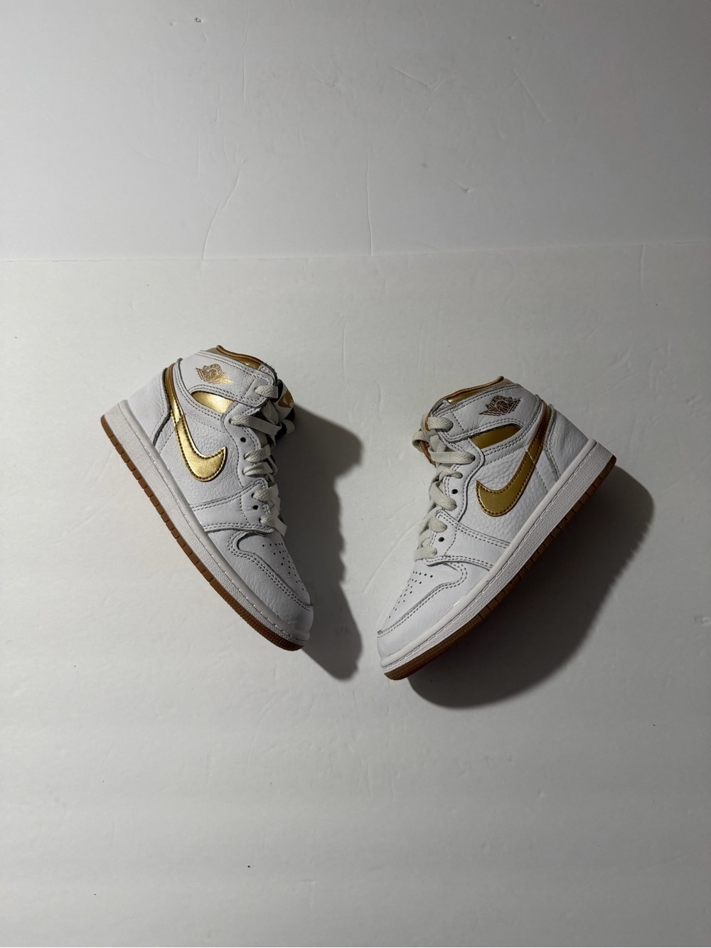 Air Jordan 1 Retro High OG "Metallic Gold" Size 13c